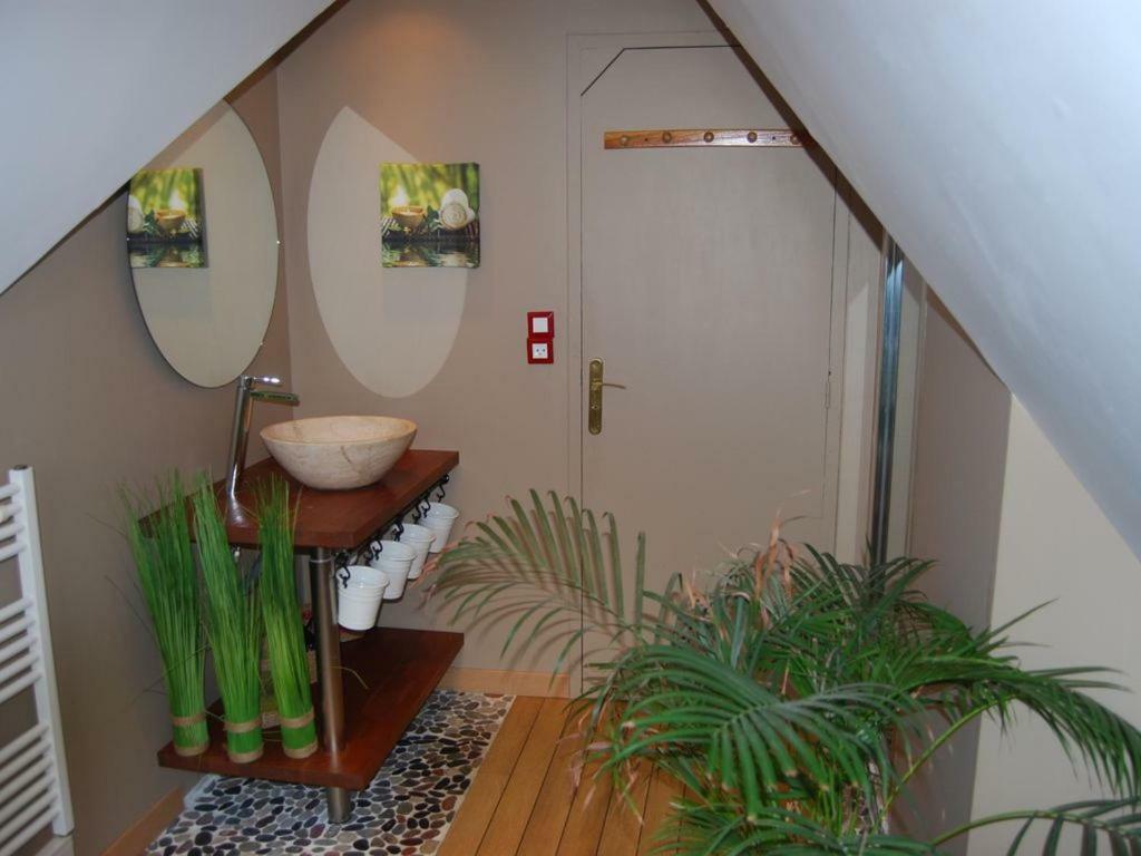 Maison avec piscine et sauna à Vire Extérieur photo