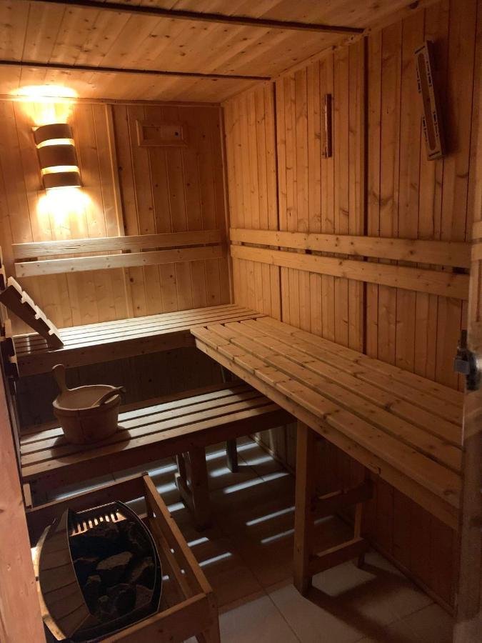 Maison avec piscine et sauna à Vire Extérieur photo
